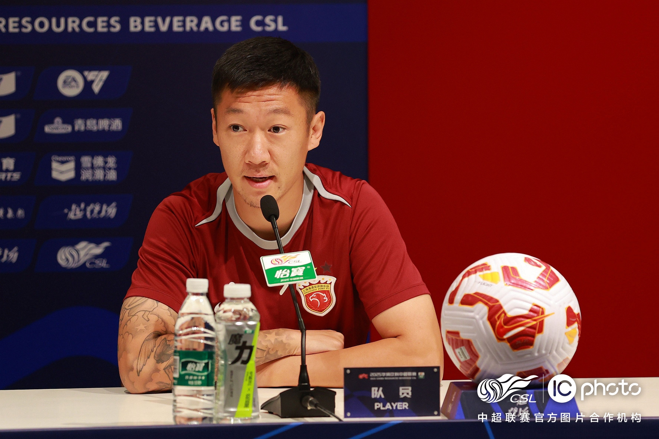 包含赛地聚焦——意大利杯国际比赛日热度飙升，上海海港内部沟通，压力陡增，年轻球员得到机会的词条