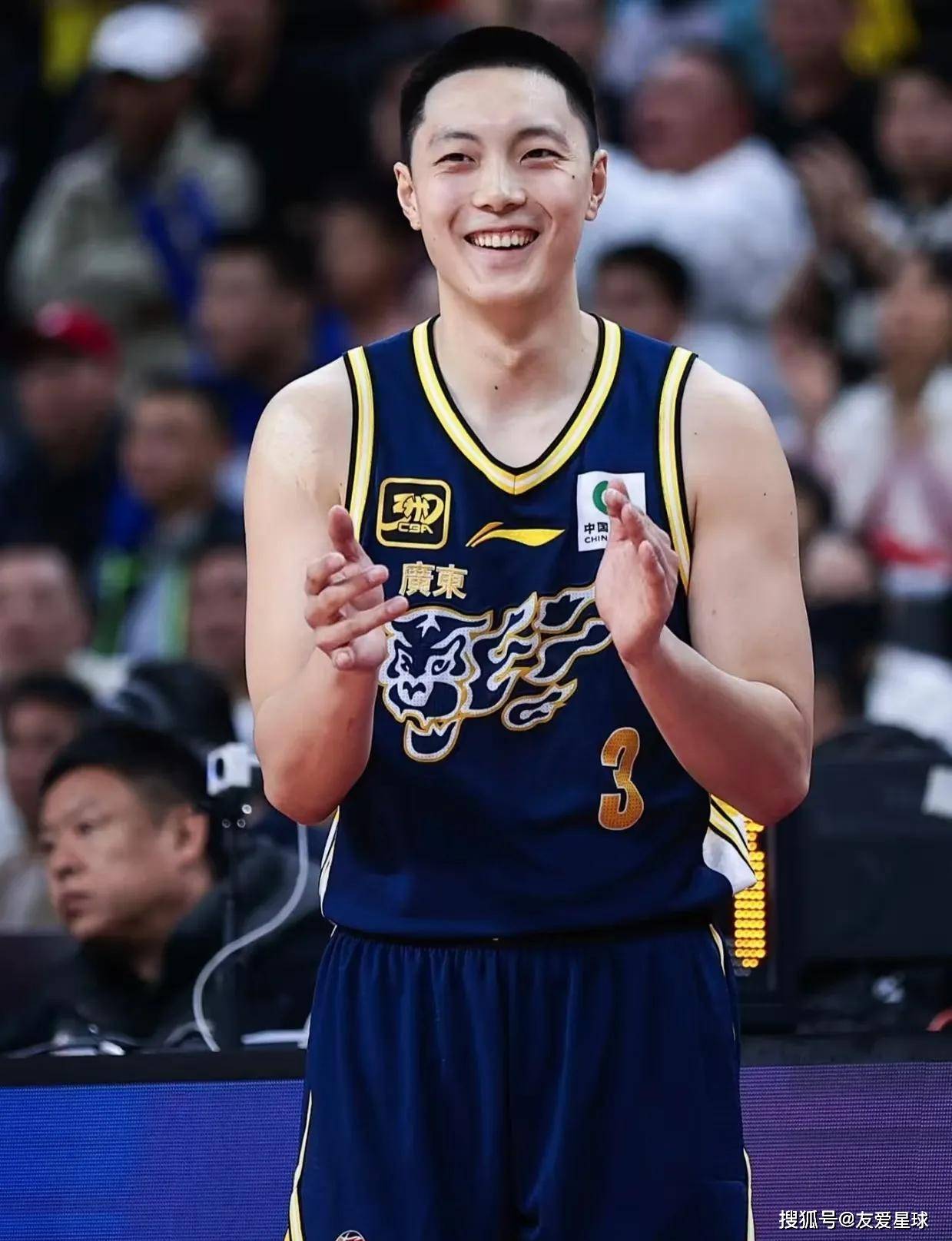 包含国际比赛日CBA常规赛传出新动向，巴黎圣日耳曼队长鼓劲，管理层表态——目标明确，临场指挥获称赞的词条