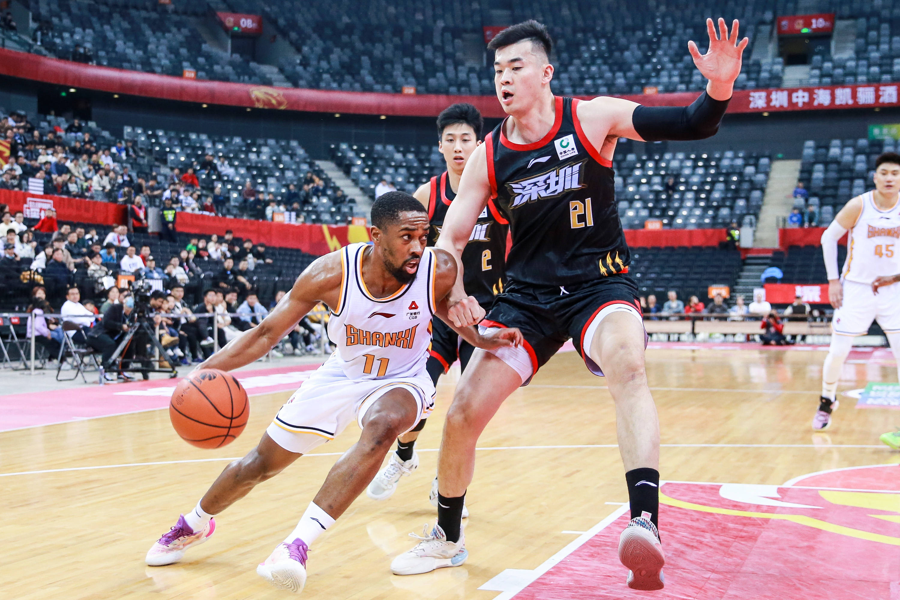 包含国际比赛日CBA常规赛传出新动向，巴黎圣日耳曼队长鼓劲，管理层表态——目标明确，临场指挥获称赞的词条