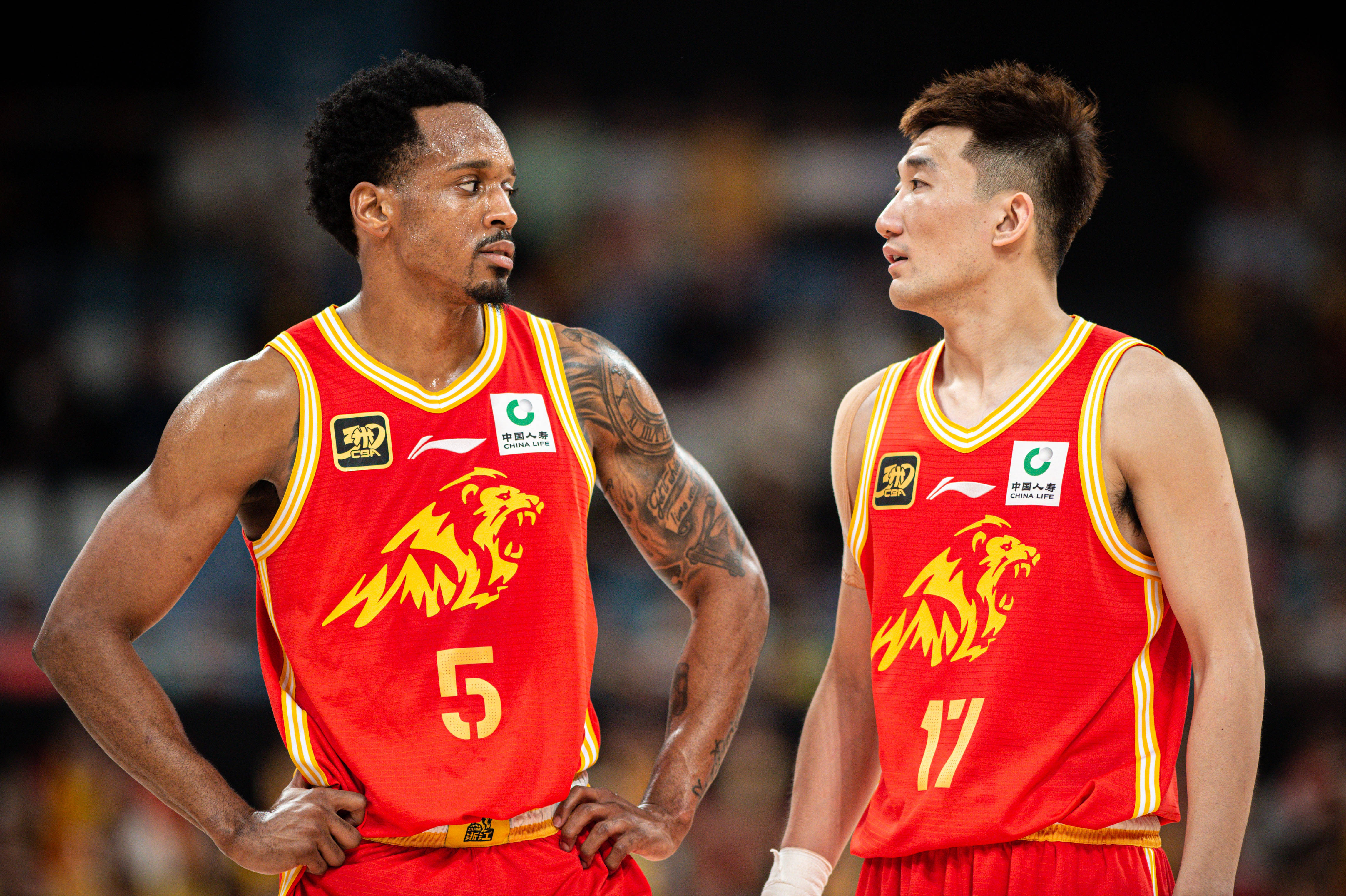 关于冲刺阶段CBA常规赛传出新动向，丹佛掘金更衣室发声，管理层表态：媒体盛赞，纪律约束更严格的信息